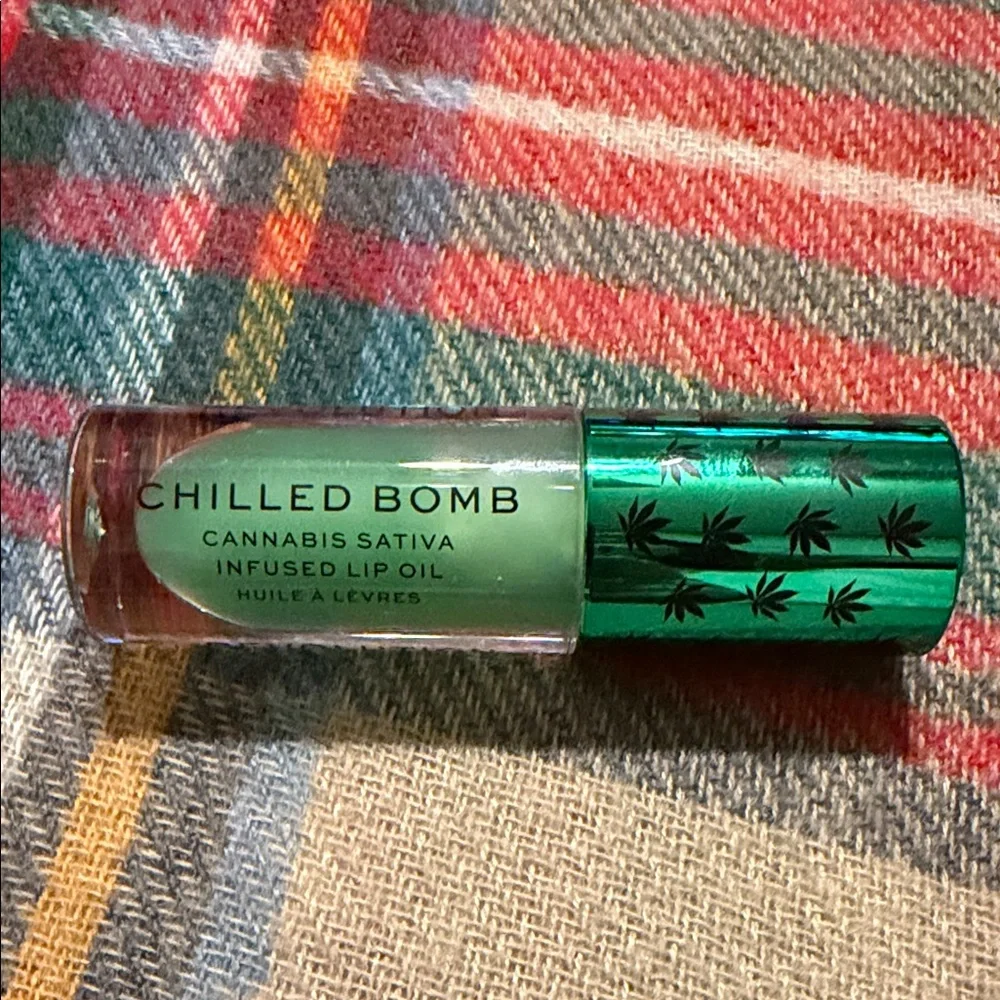 Revolution Green Lip Care - Picture 1 of 3